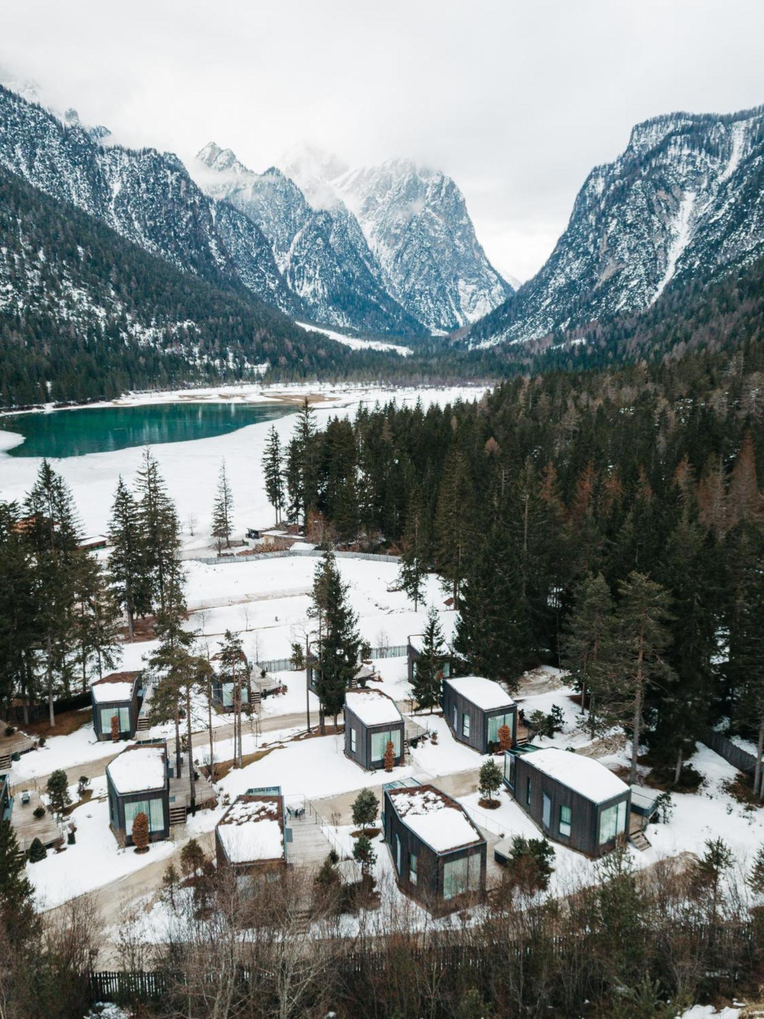 Skyview Chalets Am Camping Toblacher See Exterior photo